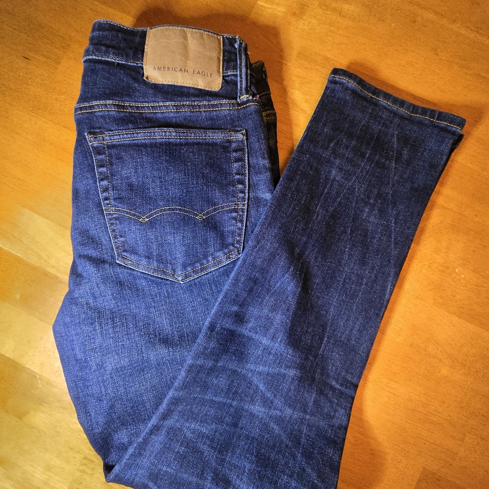 American Eagle Outfitters Men's Dark Blue Distressed Airflex Skinny Jeans. 31×30